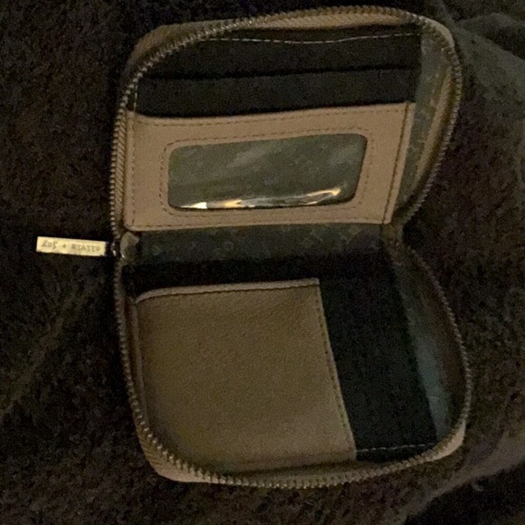 Olivia & Joy of New York like new clutch. - Picture 3 of 7